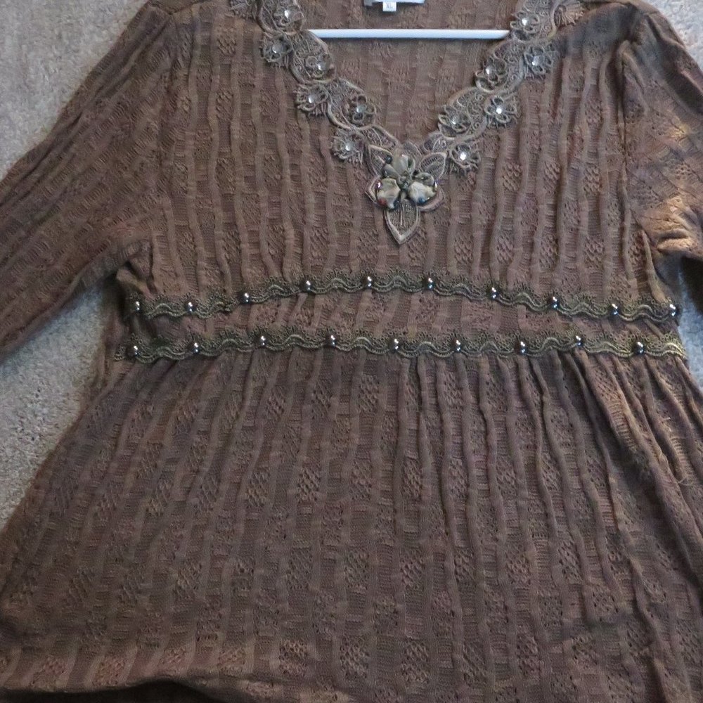 WOMEN'S  BROWN LACEY LONG SLEEVE - V TOP